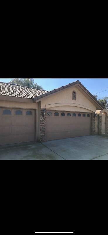 Building Photo - 702 S 11th Ave