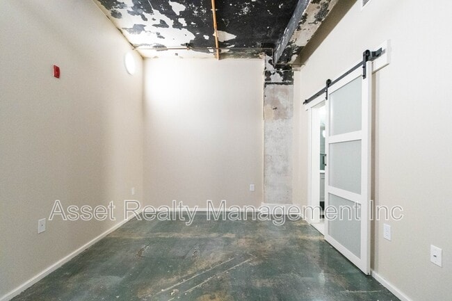 Building Photo - 116 S Gay St