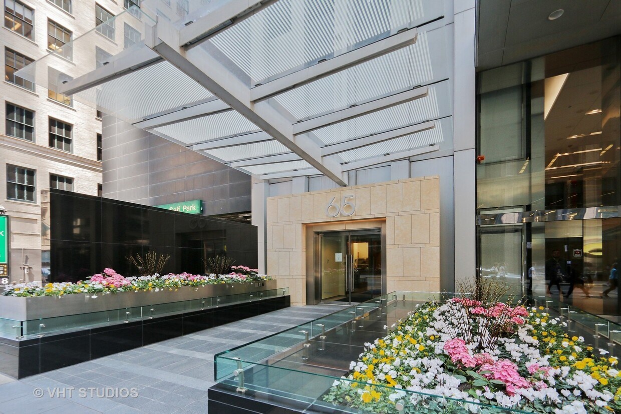 Foto principal - 65 E Monroe St