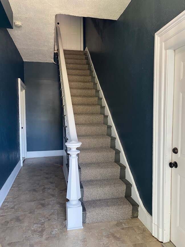 Steps leading out to unit from front door - 5220 Carthage Ave