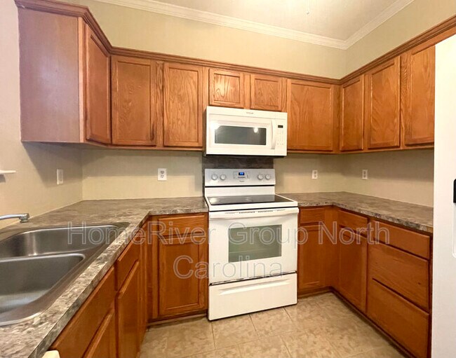 Foto del edificio - 723 Continental Dr