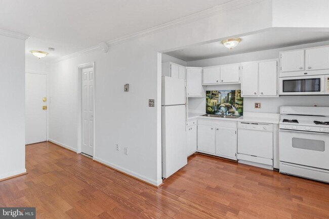 Building Photo - 5353 Columbia Pike