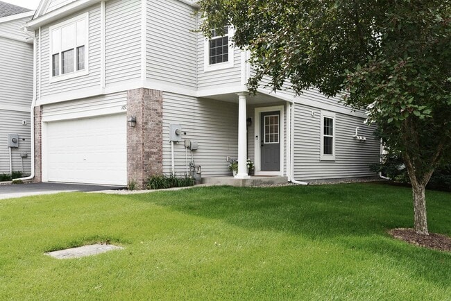 Building Photo - 10511 Pond Curv