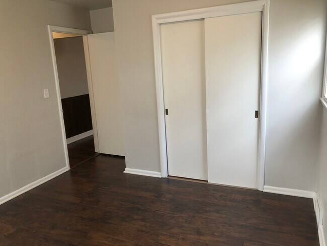 bedroom - 6027 W Keefe Ave Pkwy