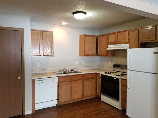 Building Photo - 310 Wesleyan Terrace