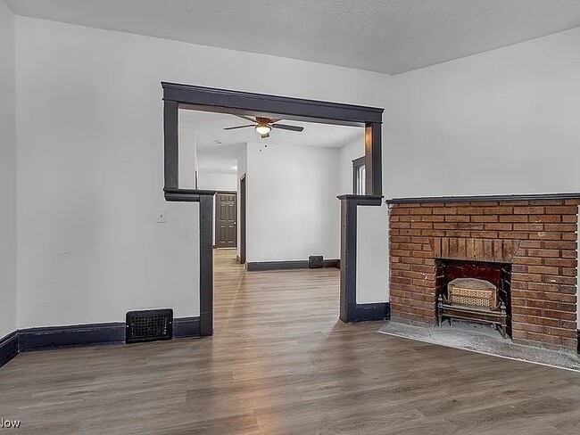 Building Photo - 1064 E 78th St