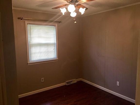 Building Photo - Single family home 3 bedroom available