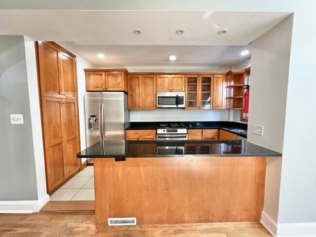 Foto del edificio - Great 4 BR 3 BA townhouse in great quiet s...