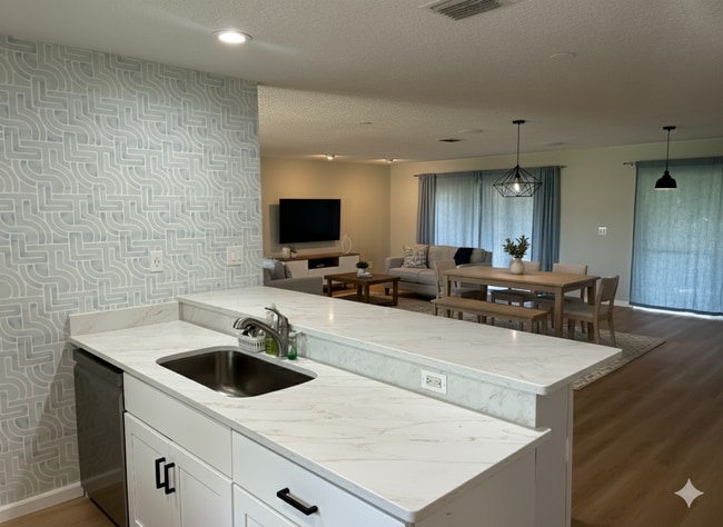 Building Photo - Discover Your Perfect Orlando Home with Ga...
