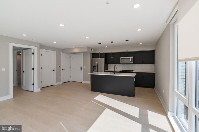 Building Photo - 6604 Ridge Ave