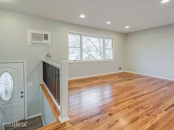 Building Photo - 3 br, 1 bath House - 3383 Lyell Rd