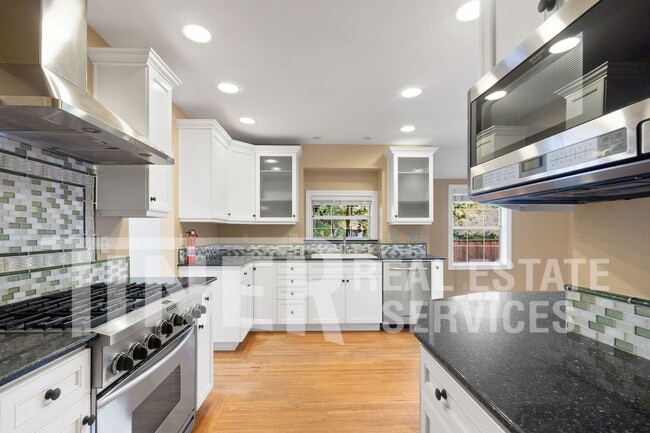 Photo - 801 46th St House