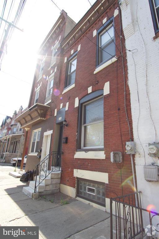 Building Photo - 1522 W Tioga St
