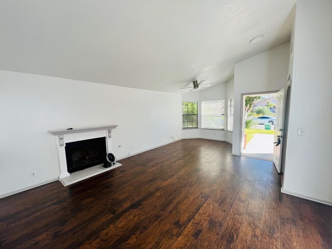 Foto del edificio - 42933 Guyman Ave