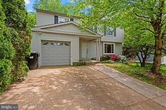Building Photo - 9404 Mirror Pond Dr