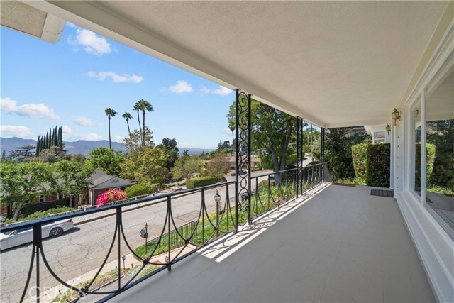 Building Photo - 523 Meadows Dr