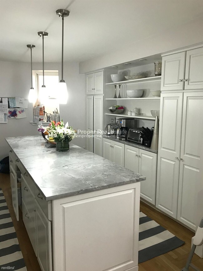 Foto del edificio - 2 br, 2.5 bath  - 17 Braddock Park Apt 1