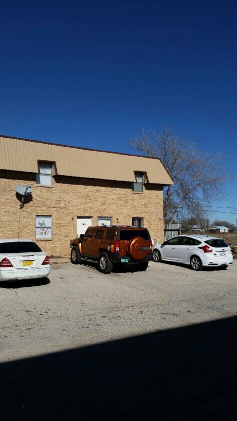 Primary Photo - 512 W Kiowa Ave