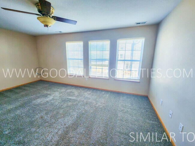 Foto del edificio - 2-Bedroom, 2-Bath Townhome in Ankeny with Attached 2-Car Garage