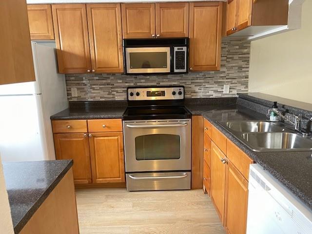 Foto del edificio - 10196 Sailwinds Blvd S