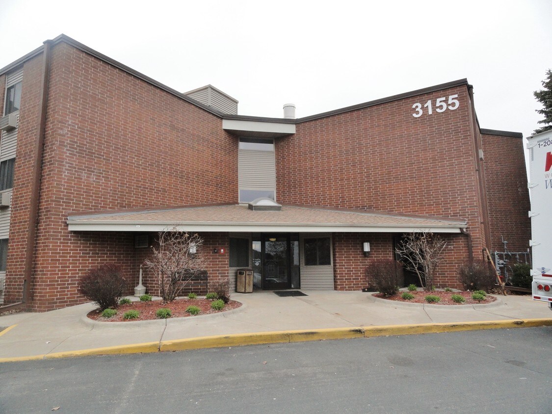 Primary Photo - 3155 Coachman Rd