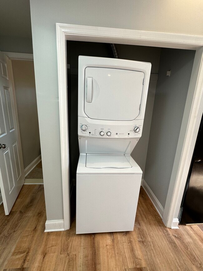 Laundry in apartment - 5212 Kenwood Ave