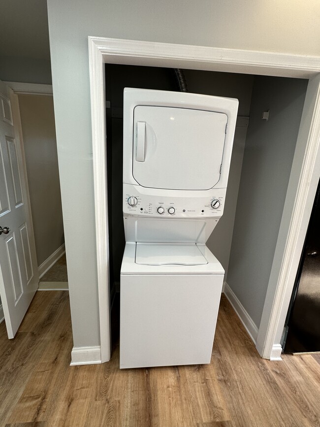 Laundry in apartment - 5212 Kenwood Ave