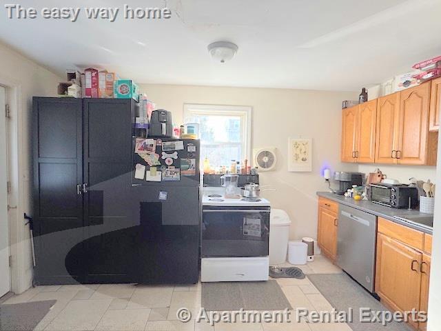 Building Photo - 388 Somerville Ave