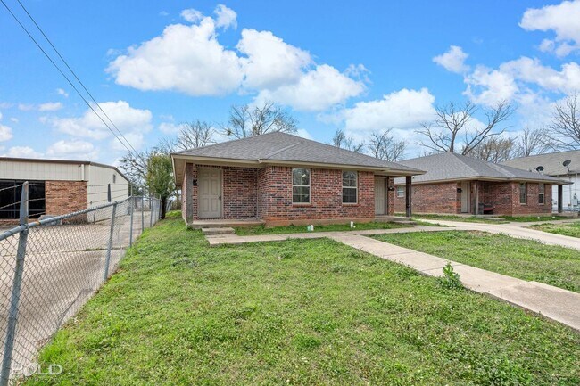 Foto del edificio - 1719 Lakeshore Dr