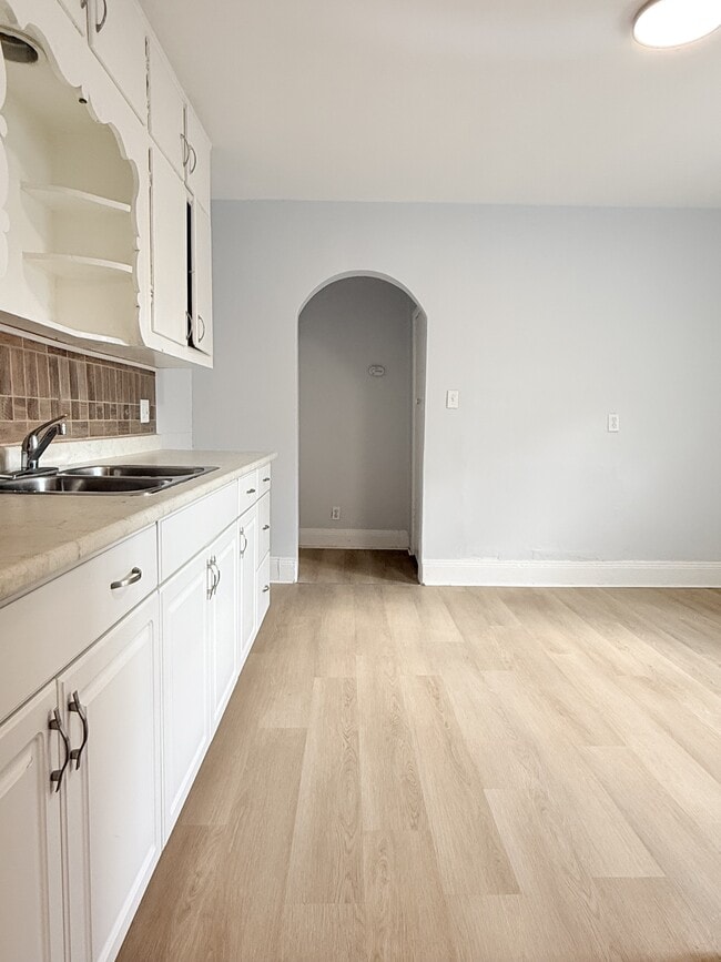 Building Photo - 491 Church St