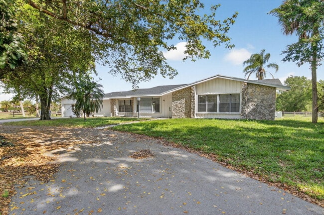 Building Photo - 10157 La Reina Rd