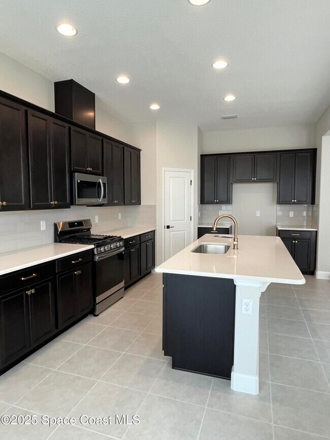Foto del edificio - 7869 Allure Dr