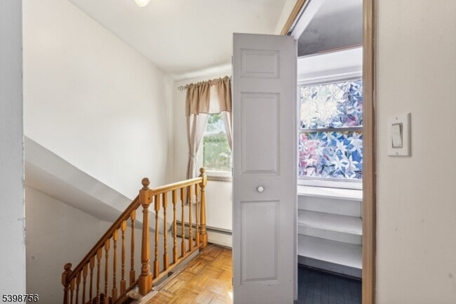 Foto del edificio - 374 Boyden Ave