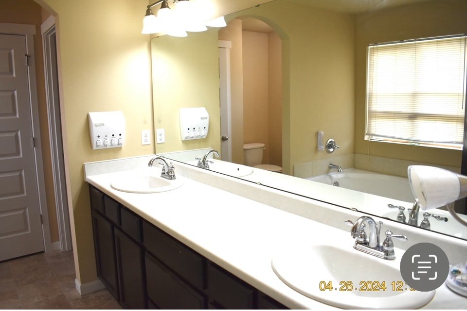 Primary Photo - 4215 E Roosevelt Ave