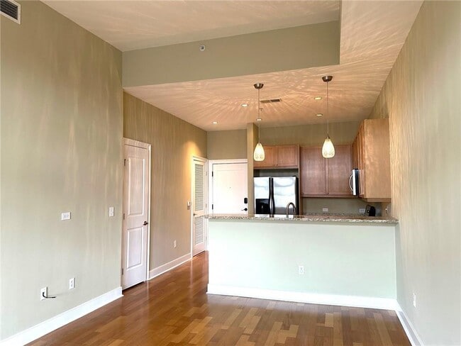 Building Photo - 201 W Ponce de Leon Ave