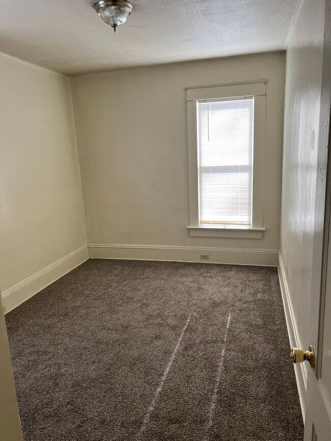 Foto del edificio - 2 Bedroom 1 Bath First Floor Apartment