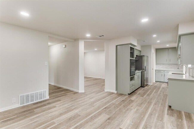 Foto del edificio - 5631 Dent Rd
