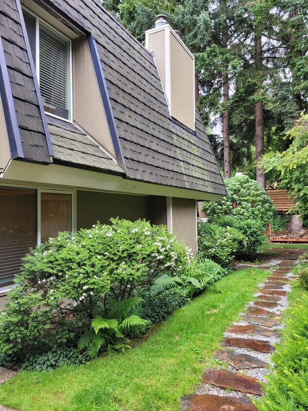 Primary Photo - 2 Bed 2 Bath Condo in the Village