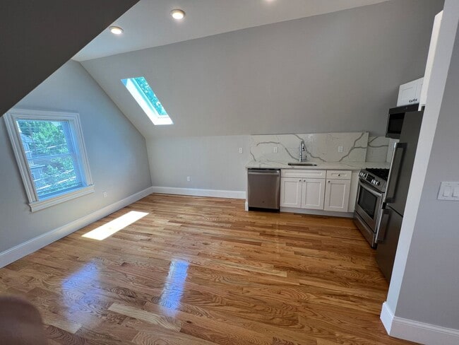 Photo - 158 Morrison Ave Apartment