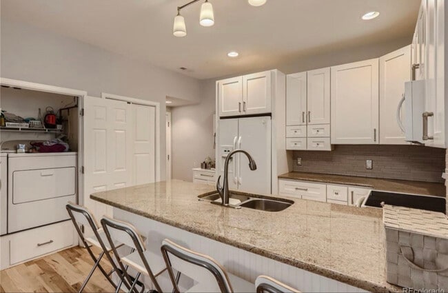 Foto del edificio - 1332 Carlyle Park Cir