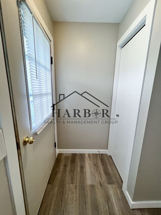Foto del edificio - Renovated 1 Bedroom 1 Bath - SPECIAL: Firs...