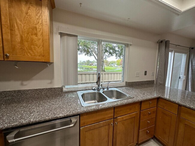 Foto del edificio - 128 Beach Park Blvd