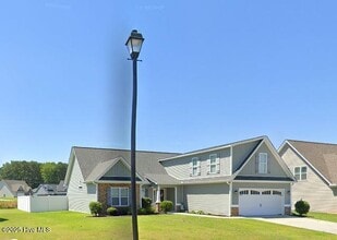 Building Photo - 701 Brookfield Dr