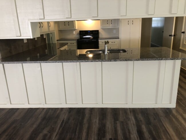 Building Photo - 9800 Dollarway Rd