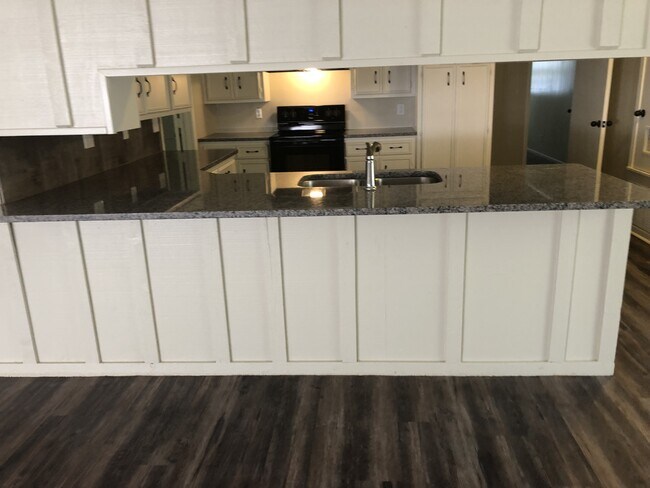 Foto del edificio - 9800 Dollarway Rd