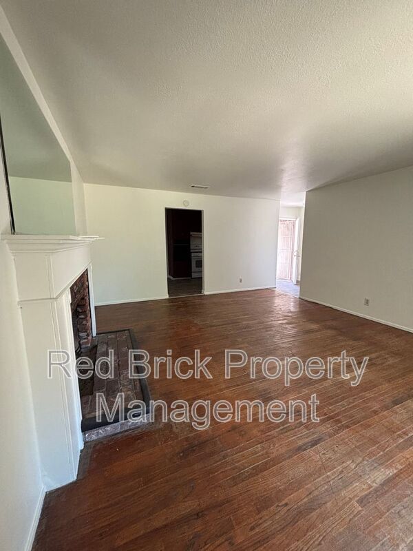 Foto del edificio - 1143 E Alexander Ave
