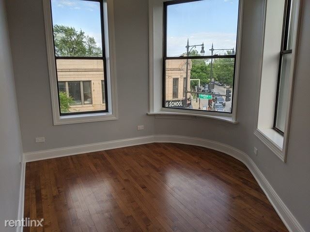 Foto del edificio - 4400 N Milwaukee Ave