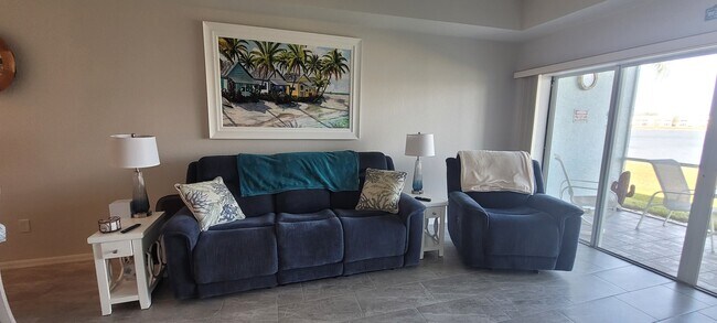 Sala de estar - 1457 San Cristobal Ave