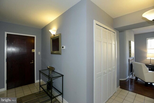 Foto del edificio - Spacious and Bright 2BR 2BA in DC Perfect ...