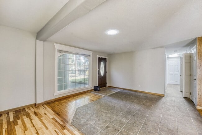 Foto del edificio - 644 164th Pl NE